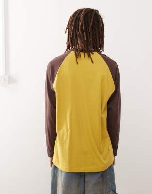 Xlarge Contrast Raglan Top With Motif Graphic