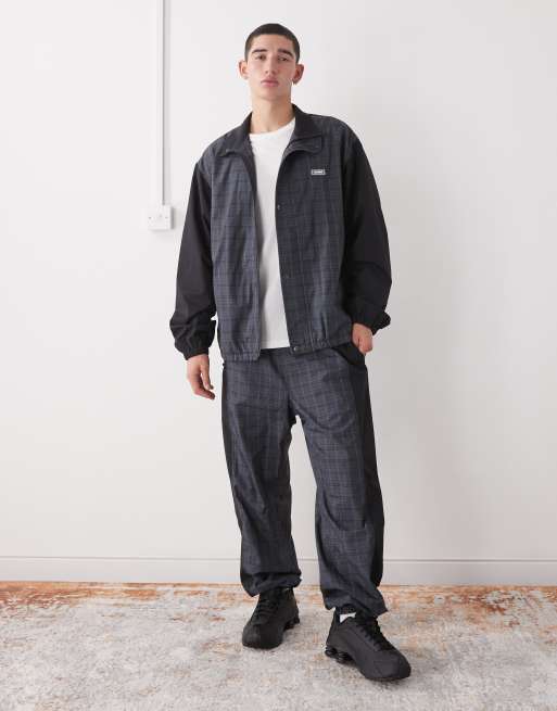 XLarge - Geruite trainingsbroek met logo en kleurvlakken in zwart, deel van co-ord set