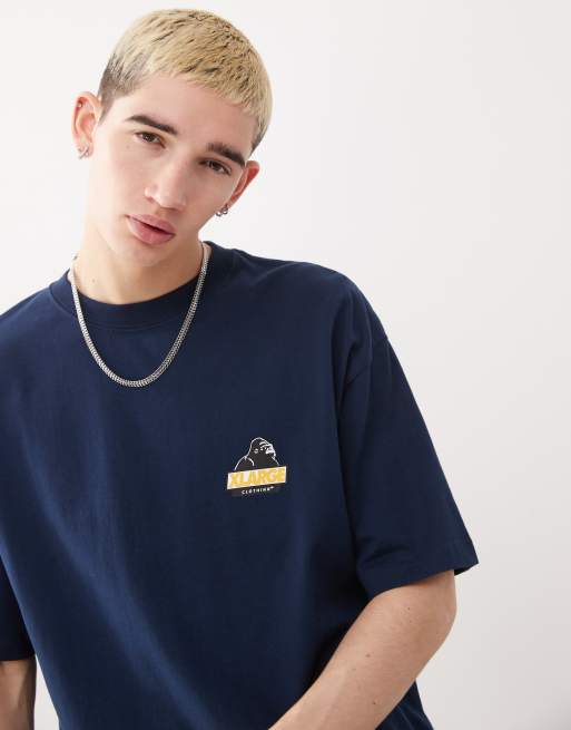 XLARGE - T-shirt oversize blu navy con grafica del logo OG capovolto sul retro, 2 di 4