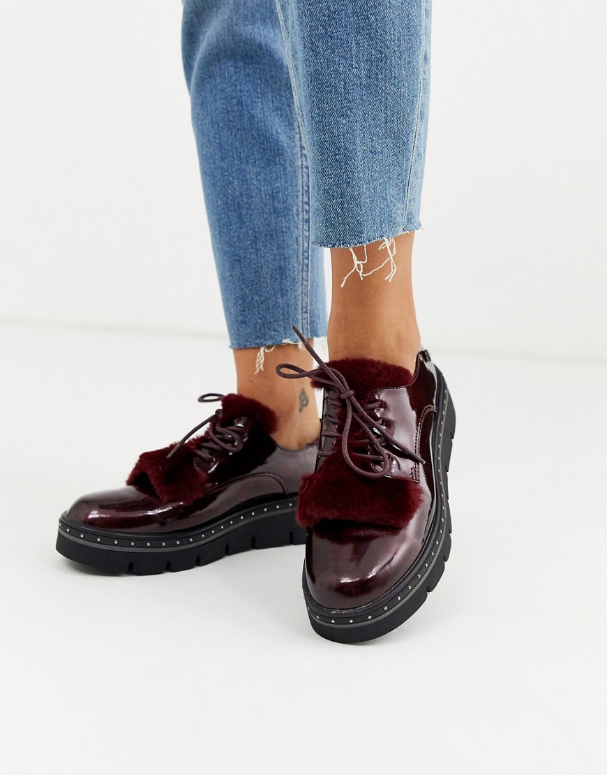 XTI chunky lace up flat shoes in burgundy with faux fur detail-Red