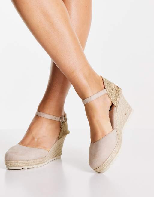 XTI - Espadrilles met sleehakken en om de enkel in beige | ASOS