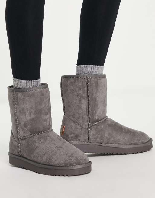 XTI faux fur lined ankle boots in grey