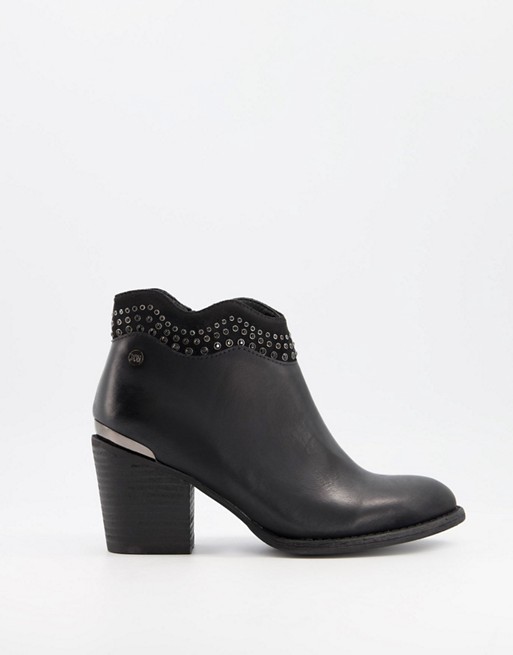 XTI heeled ankle boots in black