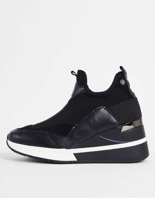 XTI runner trainers in black ASOS