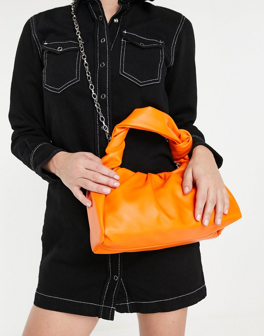 фото Ярко-оранжевая сумка на плечо с присборенной отделкой bershka-оранжевый цвет