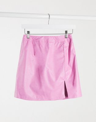 фото Ярко-розовая мини-юбка из искусственной кожи с разрезом unique21-розовый