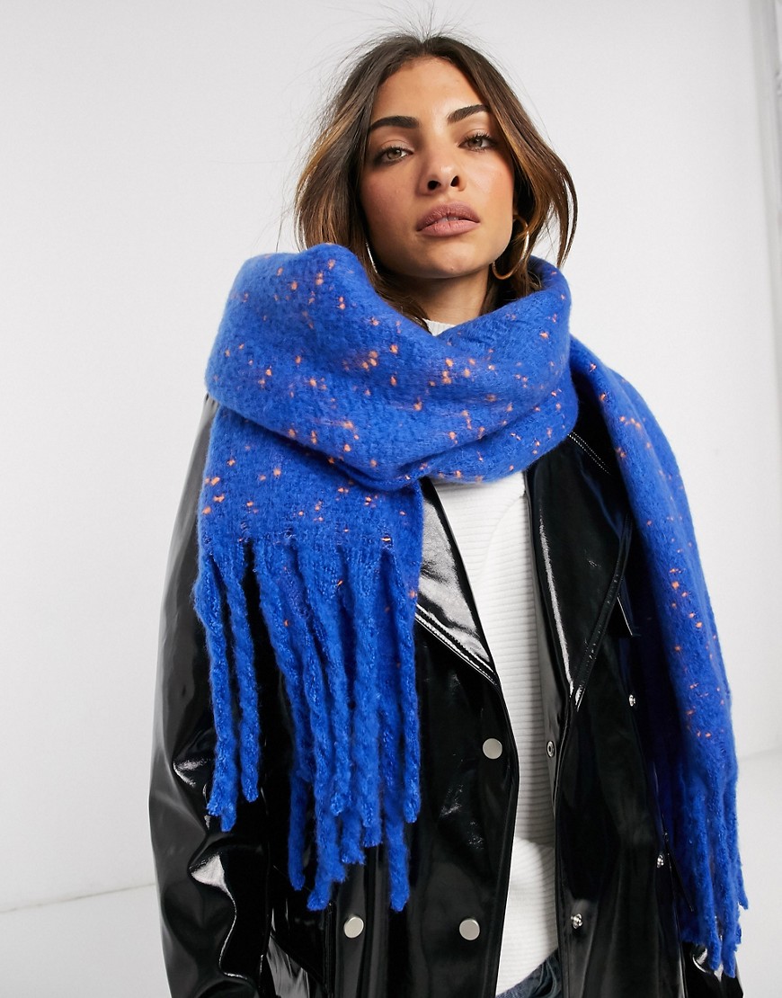 фото Ярко-синий вязаный шарф french connection