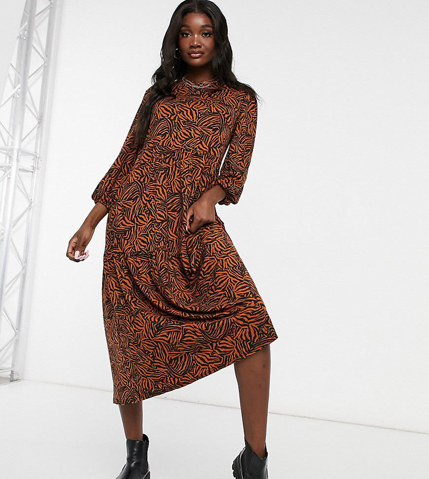 фото Ярусное платье коричневого цвета с присборенной юбкой, объемными рукавами и принтом «зебра» new look tall-коричневый цвет