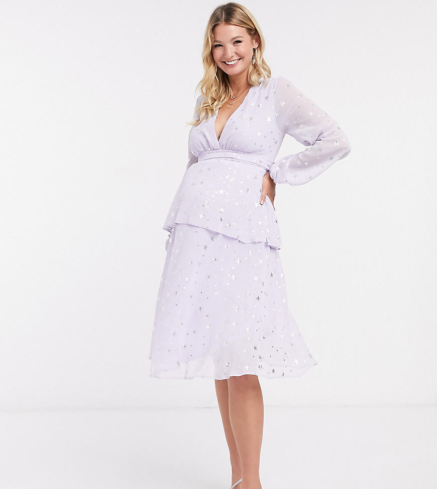 фото Ярусное платье мидакси лавандового цвета с принтом звезд queen bee maternity-фиолетовый