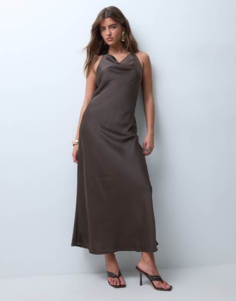 YAS abito maxi in satin con allacciatura dietro e scollo all'americana, marrone cioccolato - view 1