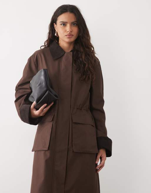 YAS abrigo parka maxi oversize con cintura ajustada en marrón chocolate, 3 de 4