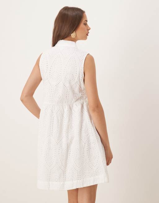 YAS – Ärmelloses Minikleid in Weiß mit Lochstickerei und Knopfleiste, 3 von 4
