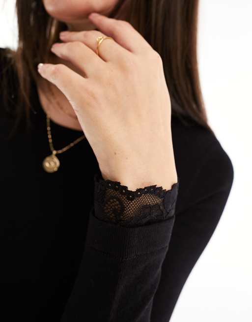 Y.A.S – Ausgestelltes Mini-Strickkleid in Schwarz mit Bündchen aus Spitze, 2 von 4