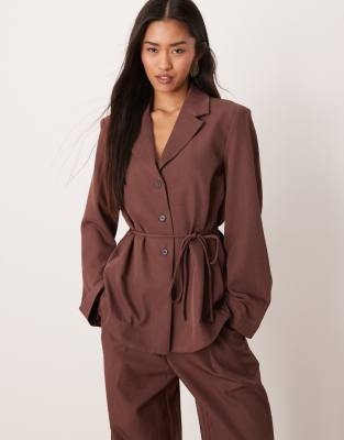 YAS - Blazer in Burgunderrot meliert mit Bindeband in der Taille, Kombiteil