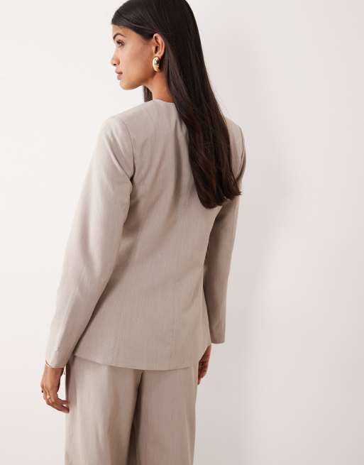 YAS - Blazer premium attillato grigio pallido senza colletto in coordinato, 3 di 4