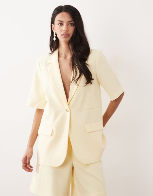 YAS - Blazer sartoriale a maniche corte con vita arricciata giallo pallido in coordinato, 1 di 4