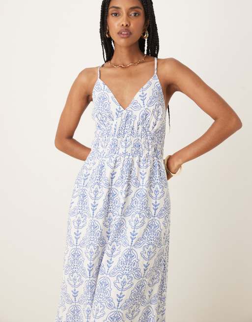 YAS – Camisole-Maxikleid in Weiß mit blauem Kachelmuster und überkreuzten Rückenträgern, 4 von 4