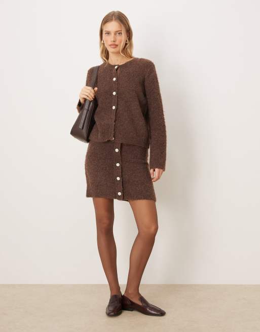 YAS - Cardigan in bouclé marrone cioccolato con bottoni decorati in coordinato, 4 di 4