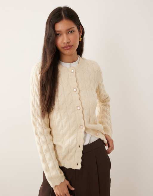 YAS - Cardigan testurizzato color crema con orli smerlati