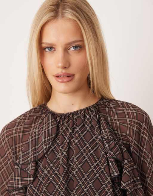 YAS – Chiffon-Minikleid in kariertem Braun mit Rüschenbesatz und voluminösen Ärmeln, 3 von 4