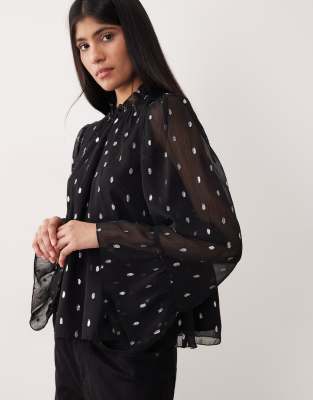 YAS - Chiffon-Oberteil in Schwarz mit Silberfolien-Details