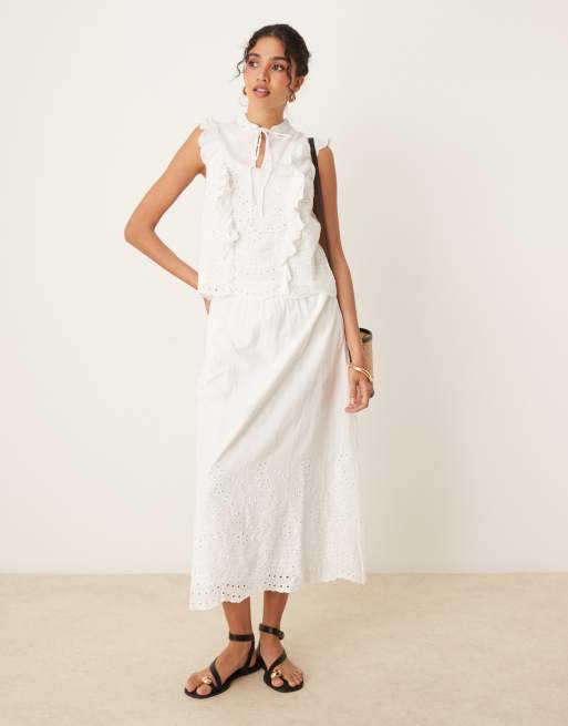 YAS - Co-ord set in wit van top met broderie, ruches en gestrikte hals, 2 van 4