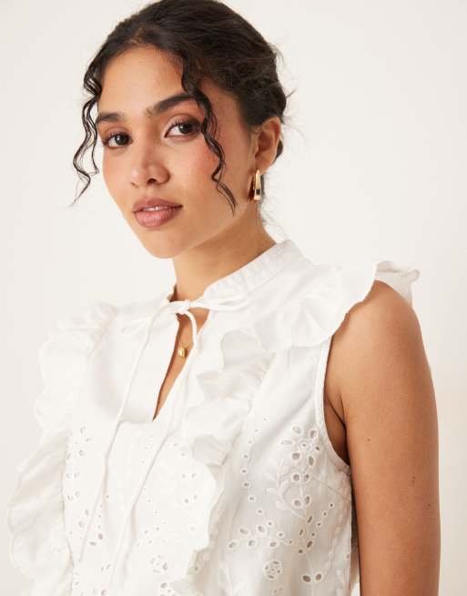 YAS - Co-ord set in wit van top met broderie, ruches en gestrikte hals, 4 van 4