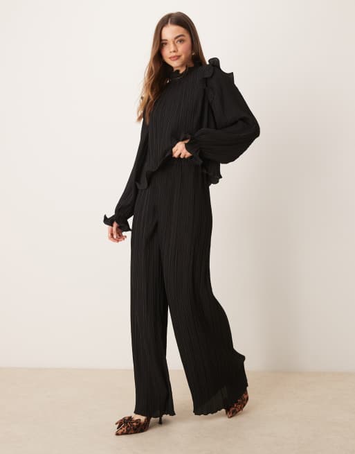 YAS - Co-ord set met broek met hoge taille en top van plissé met lange mouwen en oversized baby locking afwerking in zwart