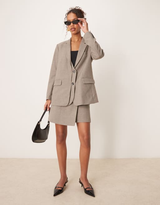 YAS - Coordinato tortora con blazer sartoriale e gonna