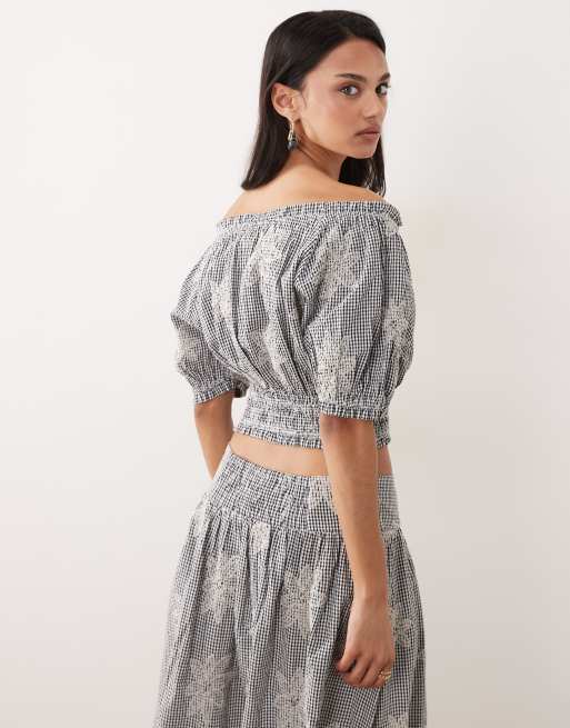 YAS - Crop top d'ensemble style folk à broderies fleuries et carreaux vichy - Noir, 3 de 4
