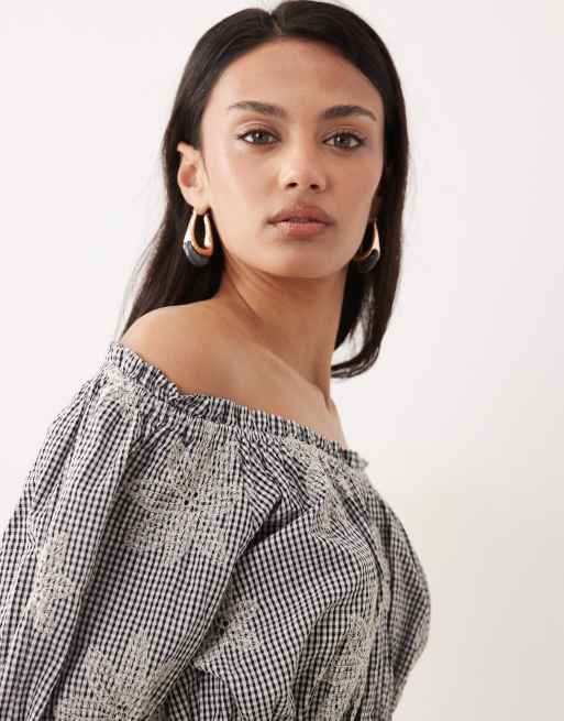 YAS - Crop top d'ensemble style folk à broderies fleuries et carreaux vichy - Noir, 4 de 4