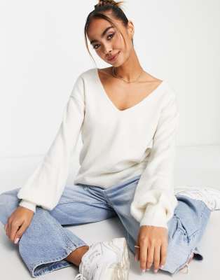 Y.A.S. - Emmy - Weicher Strickpullover mit tiefem V-Ausschnitt in Weiß