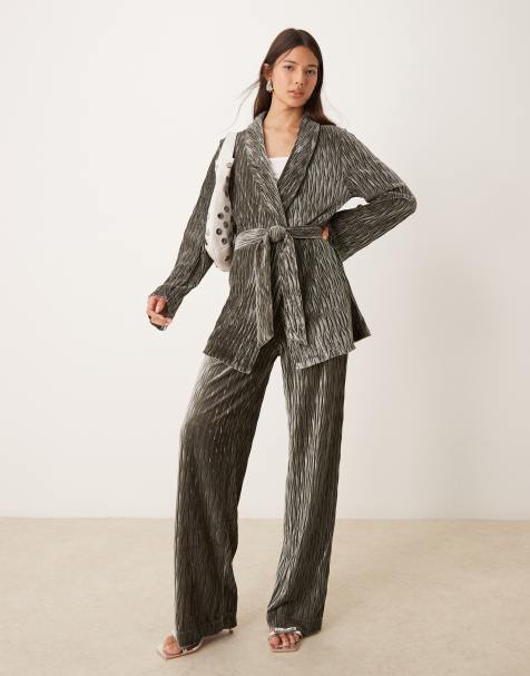YAS - Ensemble en velours texturé avec pantalon taille haute et blazer ceinturé - Encre noire - view 1