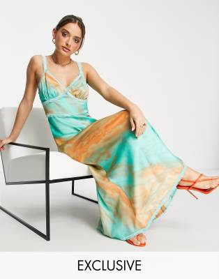 Y.A.S - Exclusive - Maxi-Trägerkleid in Wolkenblau und Orange mit Batikmuster-Bunt