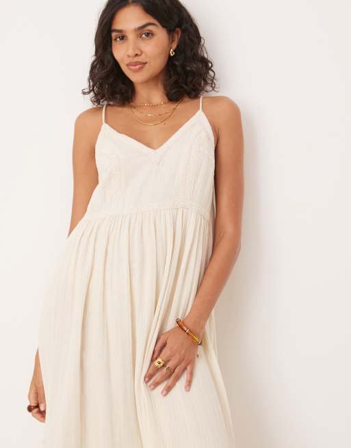 YAS Festival - Cremefarvet cami-midikjole med boho design og hæklede detaljer, 3 af 4