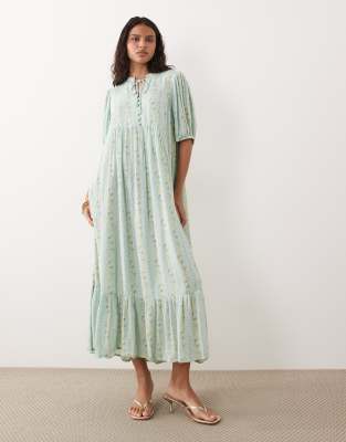 Festival - Maxikleid im Boho-Stil in Zartgrün mit Puffärmeln, Knopfleiste und floralem Streifenmuster Grün 38