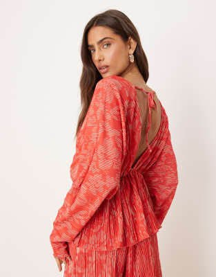 Y.a.s. Floral Printed Plunge Front Plisse Top In Red
