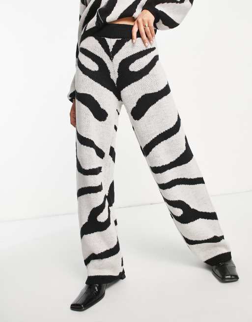Y.A.S - Gebreide broek met wijde pijpen in zebraprint, deel van co-ord set