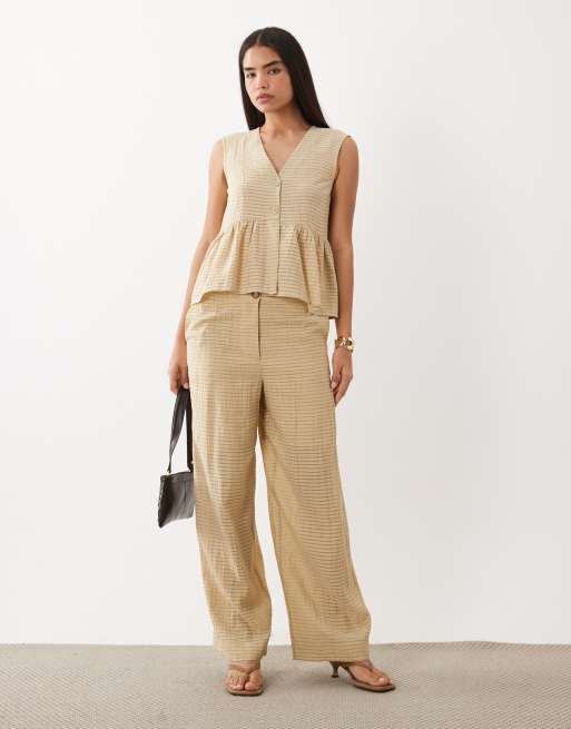 YAS - Geruite top met peplumzoom en textuur in beige, deel van co-ord set, 3 van 4