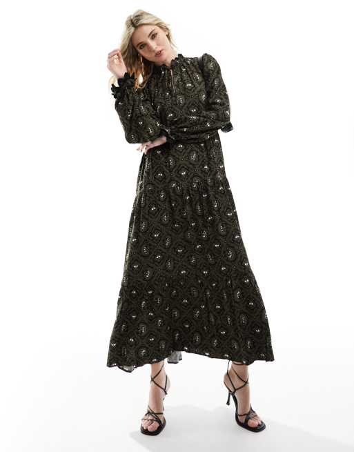 YAS – Gestuftes Hänger-Maxikleid in Khaki mit Print und Spitzenbesatz
