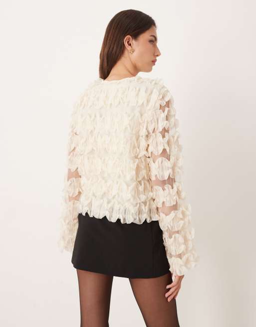  YAS – Gräddvit, texturerad topp med volang och långa ärmar , 4 av 4