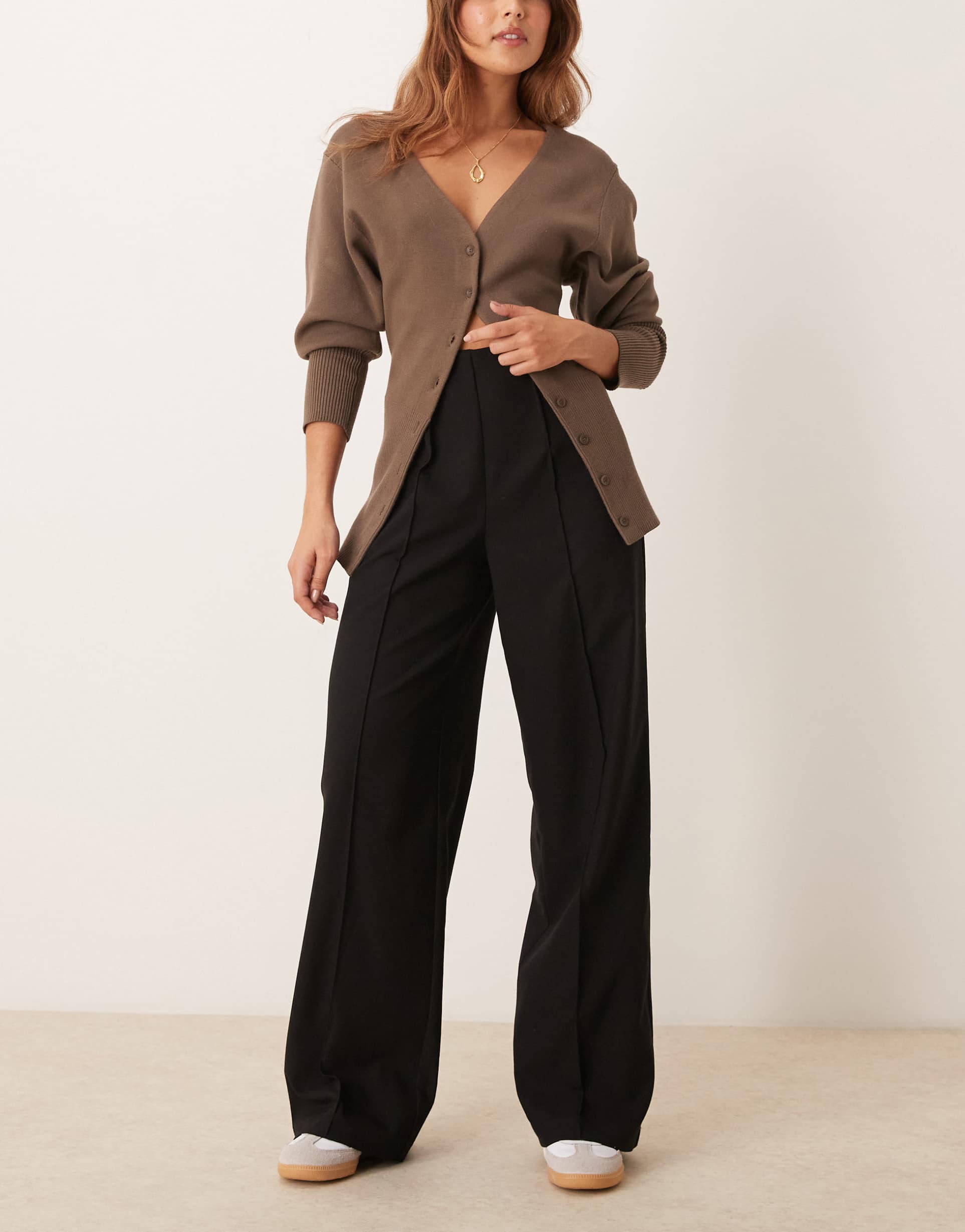 yas high waisted front seam pintuck pants in black