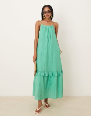 YAS - Hochwertiges Camisole-Maxikleid in Gummibonbon-Grün mit Knitterstruktur
