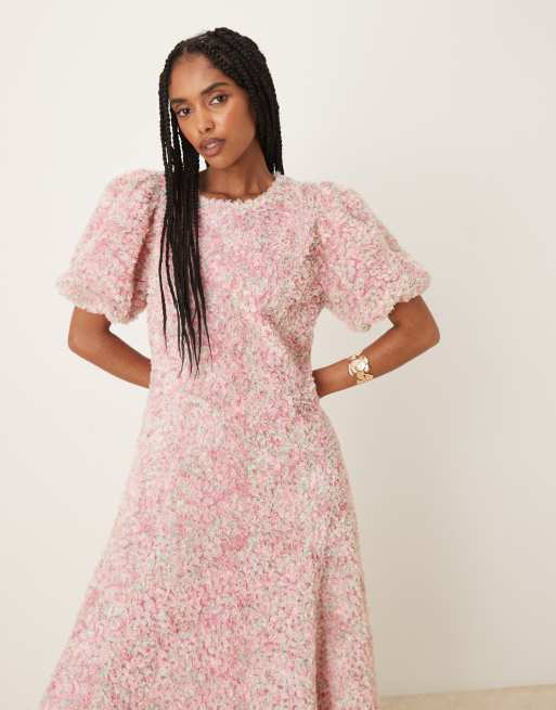 YAS – Hochwertiges Maxikleid in Rosa mit floraler 3D-Konfetti-Struktur, 3 von 4