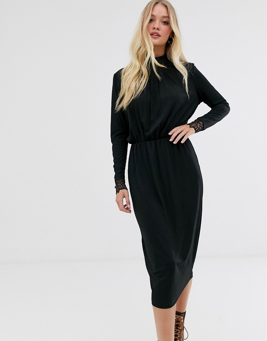 Y.A.S - Hoogsluitende plissé-jurk met kanten manchetten in zwart