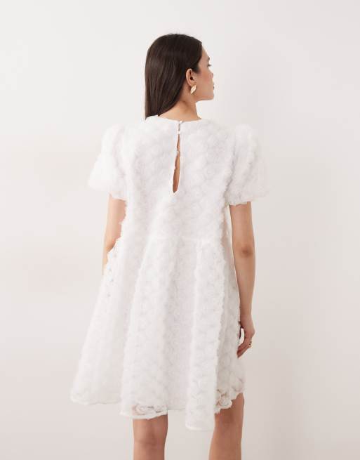 YAS - Hvid smock-minikjole med 3D-rosetekstur, 2 af 4