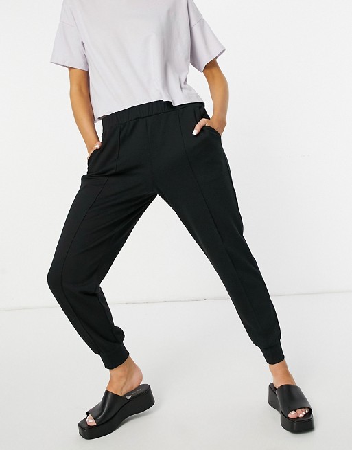 Y.A.S jogger with front seam in black