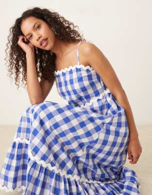 YAS - Kariertes Midikleid in Blau und Weiß mit Bogenkante