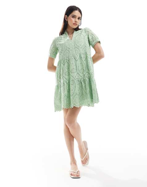 YAS – Kurzärmliges Minikleid in Hellgrün mit Lochstickerei - view 1