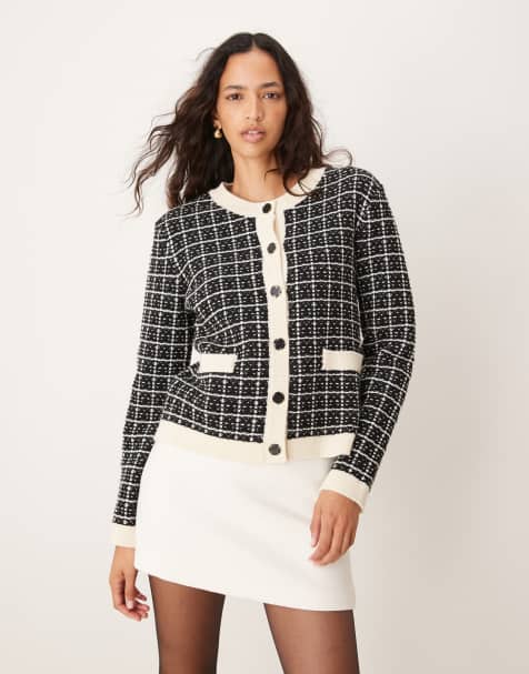 YAS – Kurze, karierte Strickjacke in Schwarz und Cremeweiß - view 1
